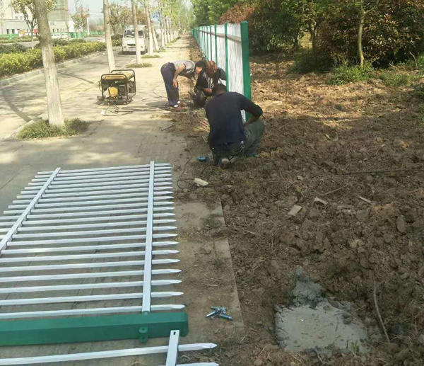 鋅鋼護(hù)欄安裝 鋅鋼護(hù)欄安裝