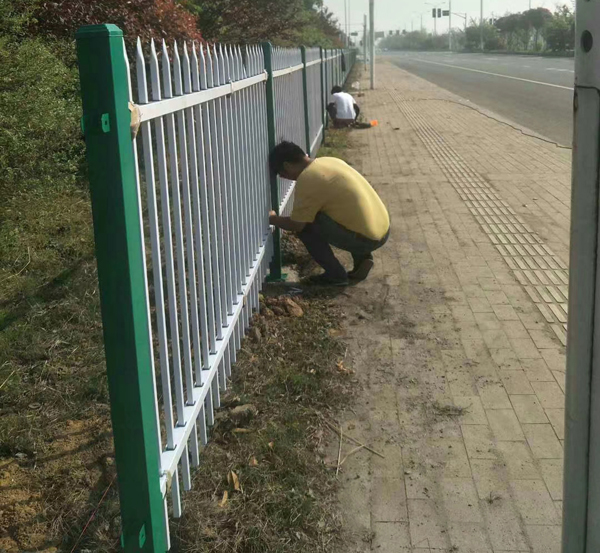 鋅鋼護(hù)欄安裝 鋅鋼護(hù)欄安裝