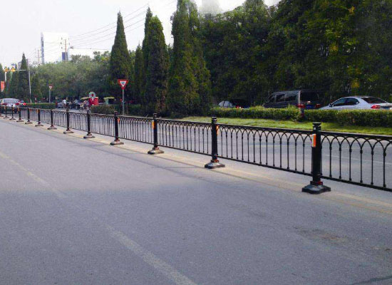 公路護(hù)欄價(jià)格.jpg 公路護(hù)欄價(jià)格.jpg