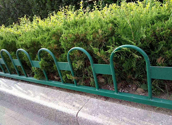 草坪圍欄.jpg 草坪圍欄.jpg