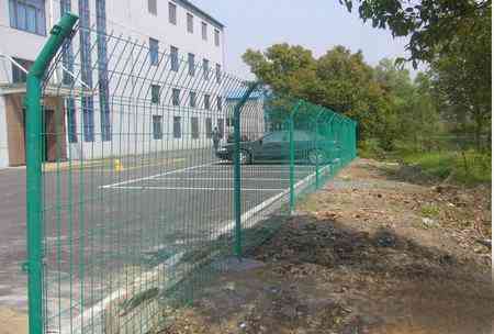 頂部折彎雙邊絲護欄網(wǎng)